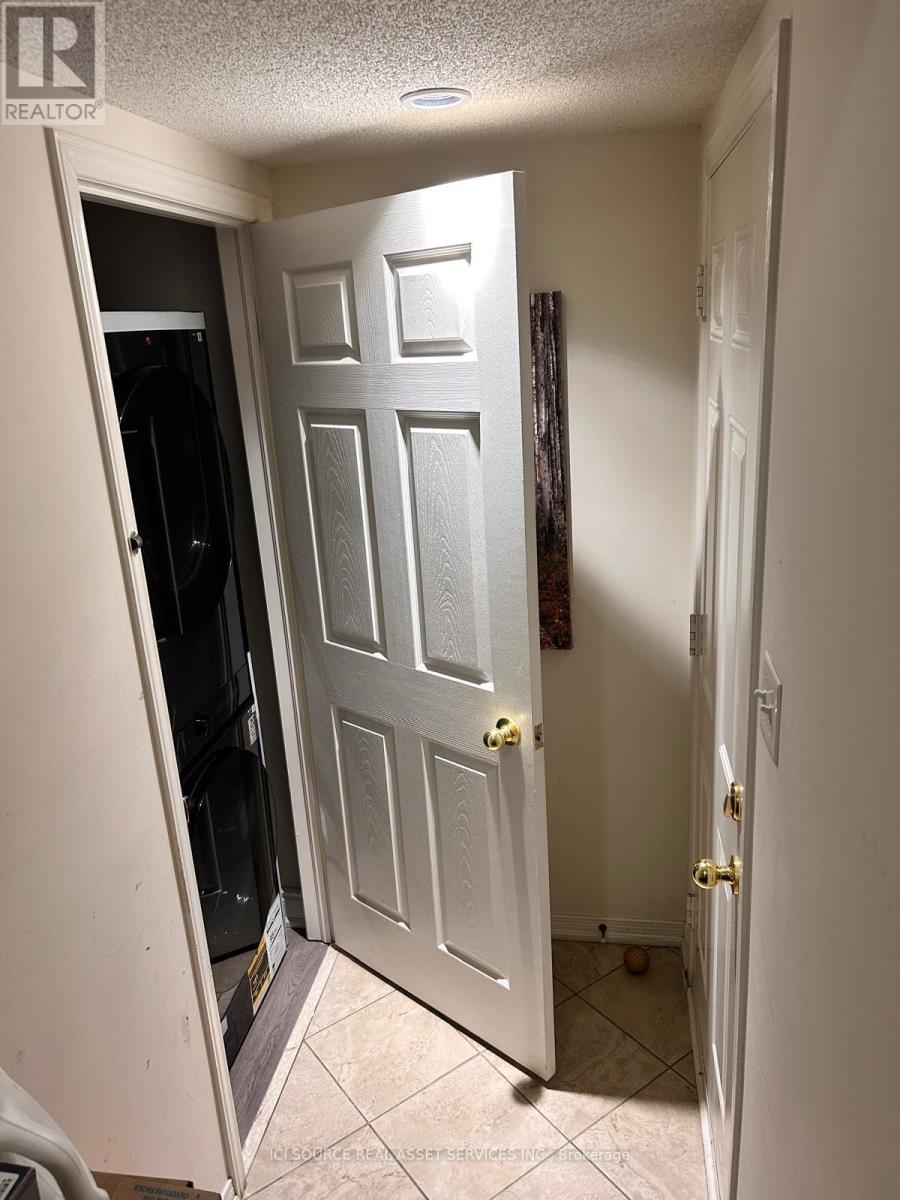 Upper - 12 Bersan Terrace, Brampton, Ontario  L6P 3T2 - Photo 8 - W12475283