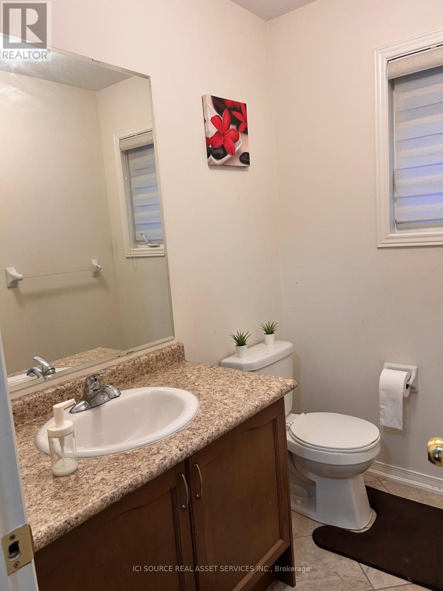 Upper - 12 Bersan Terrace, Brampton, Ontario  L6P 3T2 - Photo 9 - W12475283