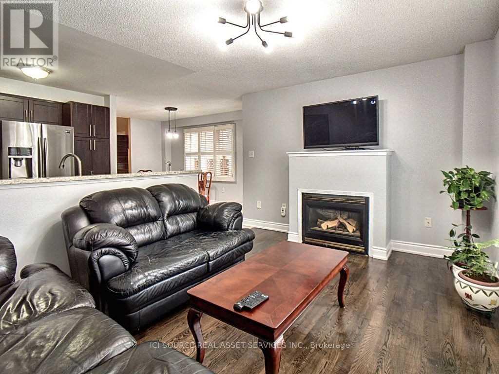 Upper - 28 Mannel Crescent, Brampton, Ontario  L6Y 5E2 - Photo 10 - W12475288