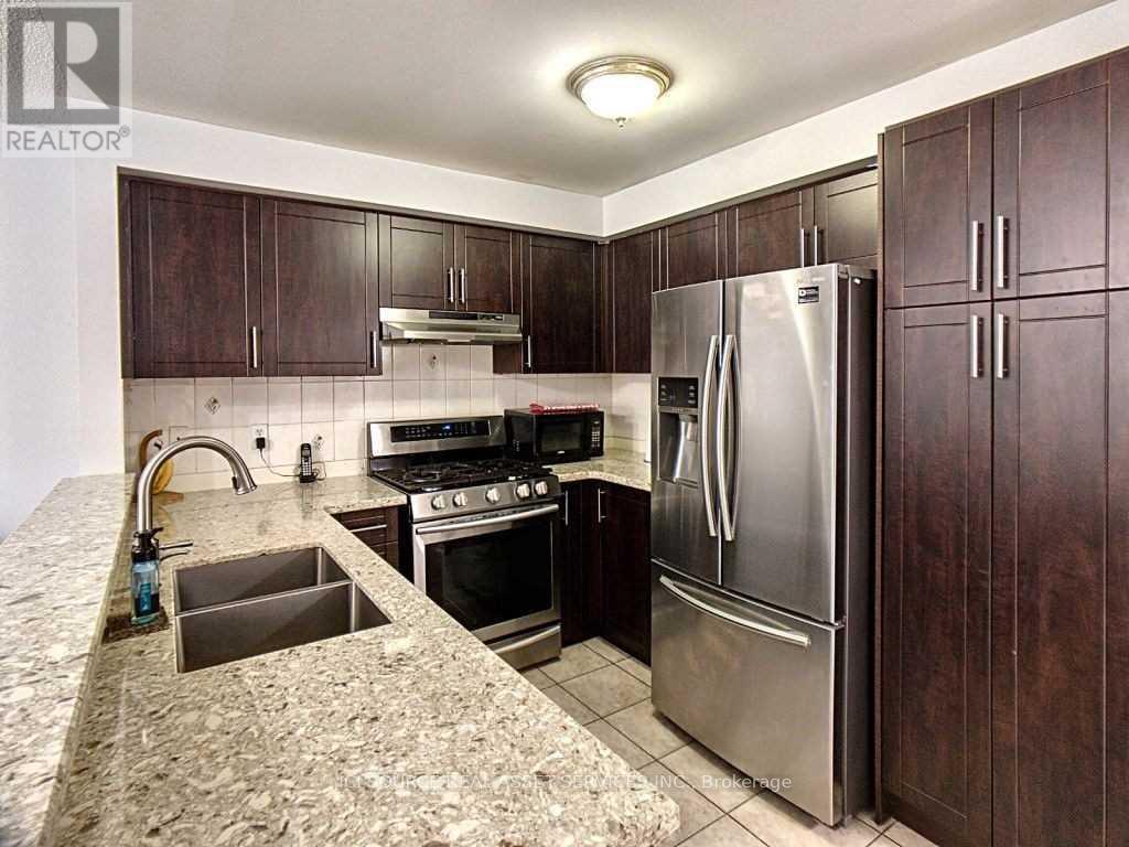 Upper - 28 Mannel Crescent, Brampton, Ontario  L6Y 5E2 - Photo 11 - W12475288