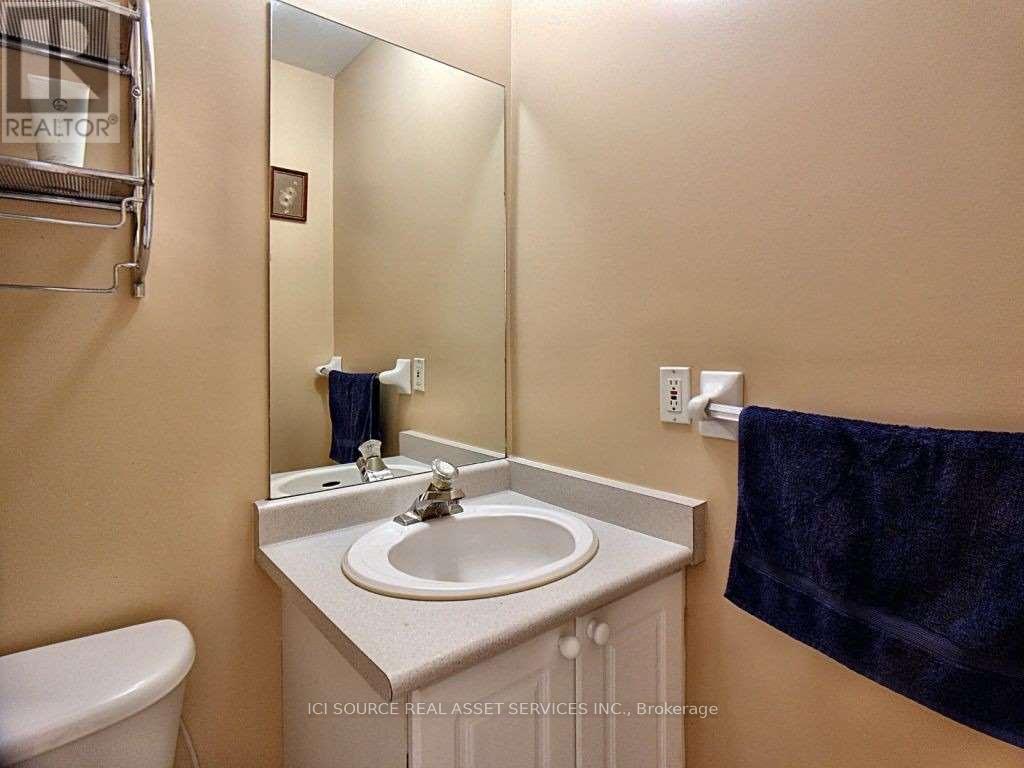 Upper - 28 Mannel Crescent, Brampton, Ontario  L6Y 5E2 - Photo 16 - W12475288
