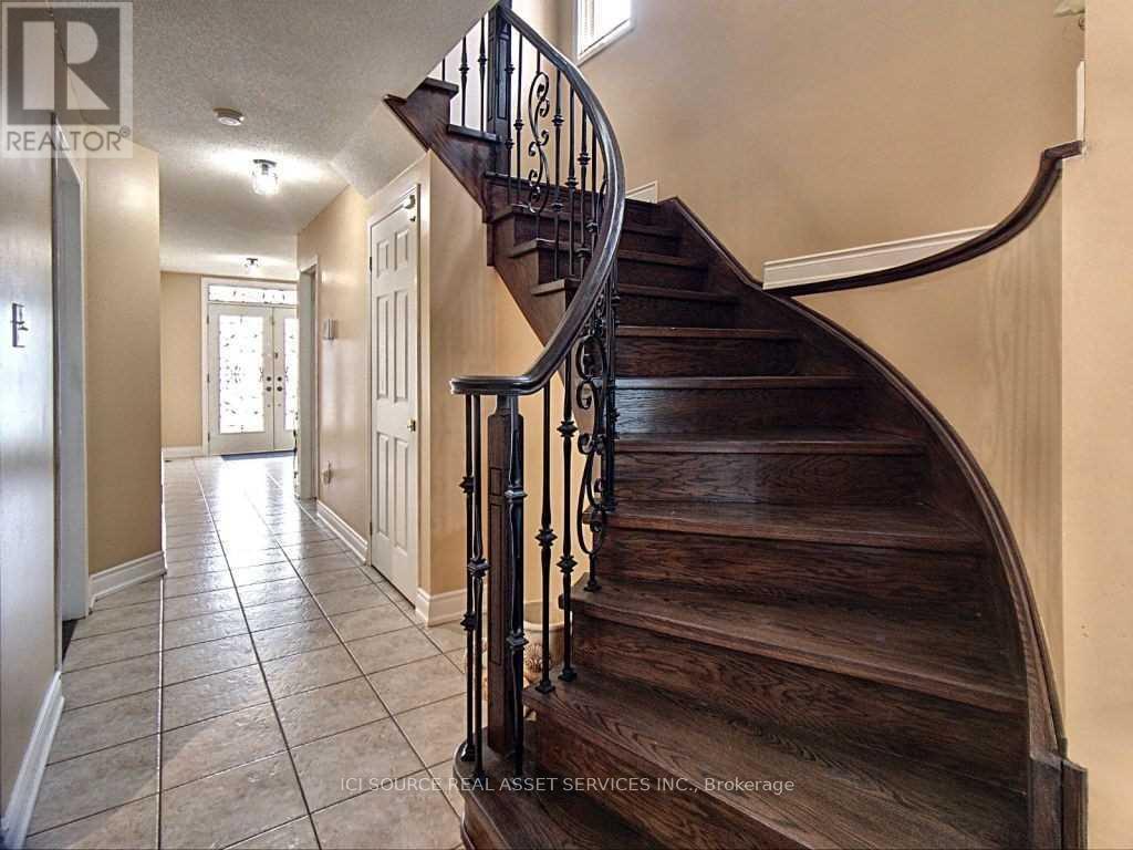 Upper - 28 Mannel Crescent, Brampton, Ontario  L6Y 5E2 - Photo 18 - W12475288