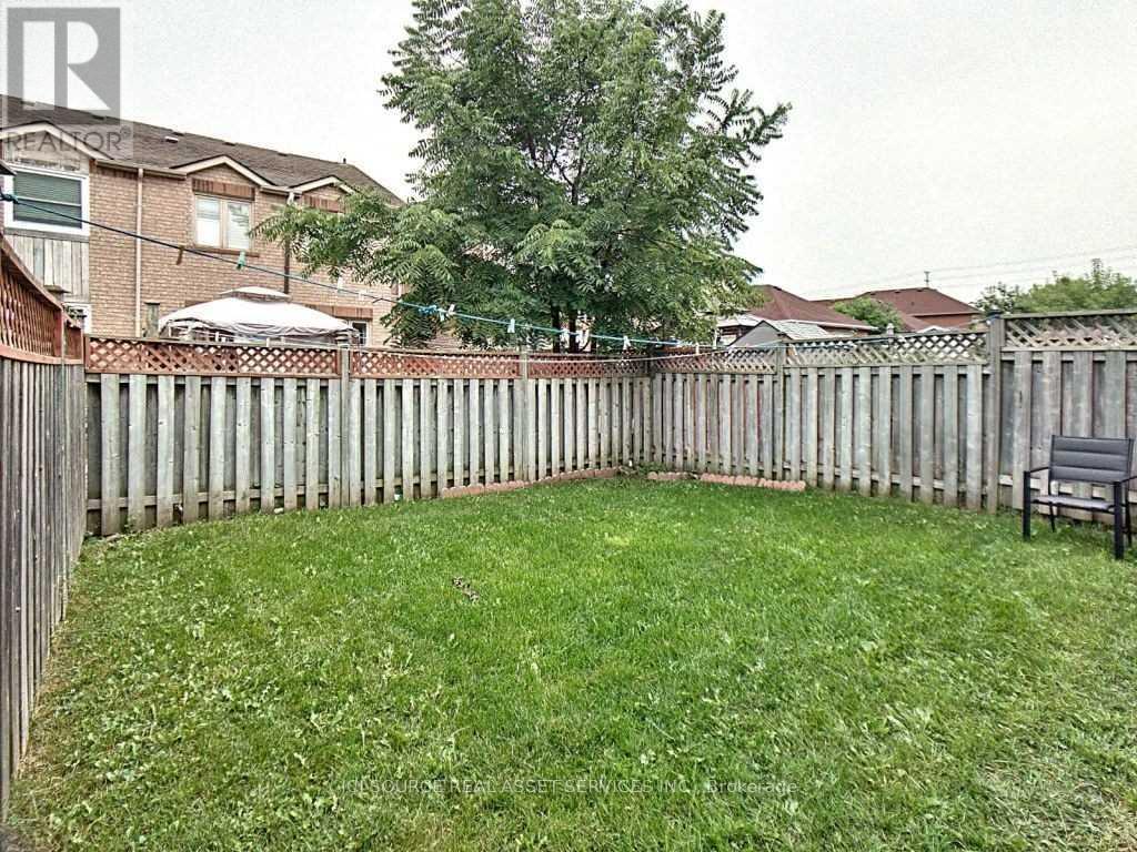 Upper - 28 Mannel Crescent, Brampton, Ontario  L6Y 5E2 - Photo 2 - W12475288