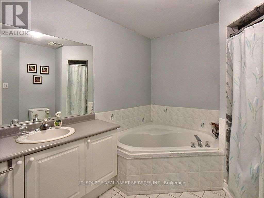 Upper - 28 Mannel Crescent, Brampton, Ontario  L6Y 5E2 - Photo 21 - W12475288