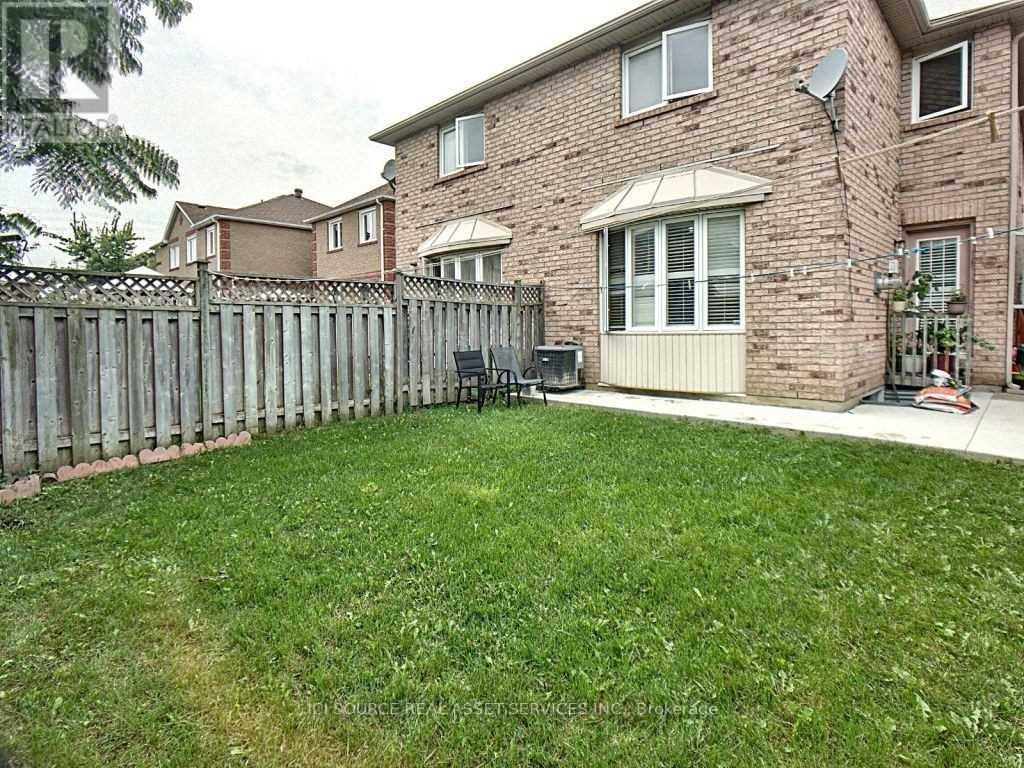 Upper - 28 Mannel Crescent, Brampton, Ontario  L6Y 5E2 - Photo 4 - W12475288