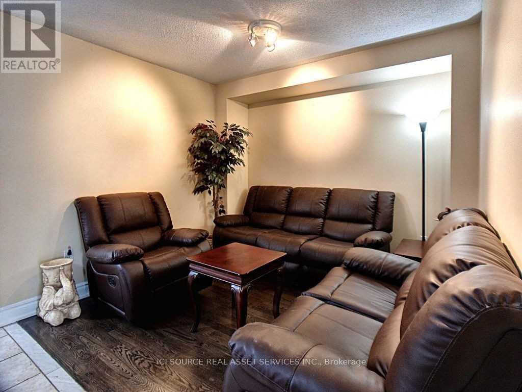 Upper - 28 Mannel Crescent, Brampton, Ontario  L6Y 5E2 - Photo 7 - W12475288