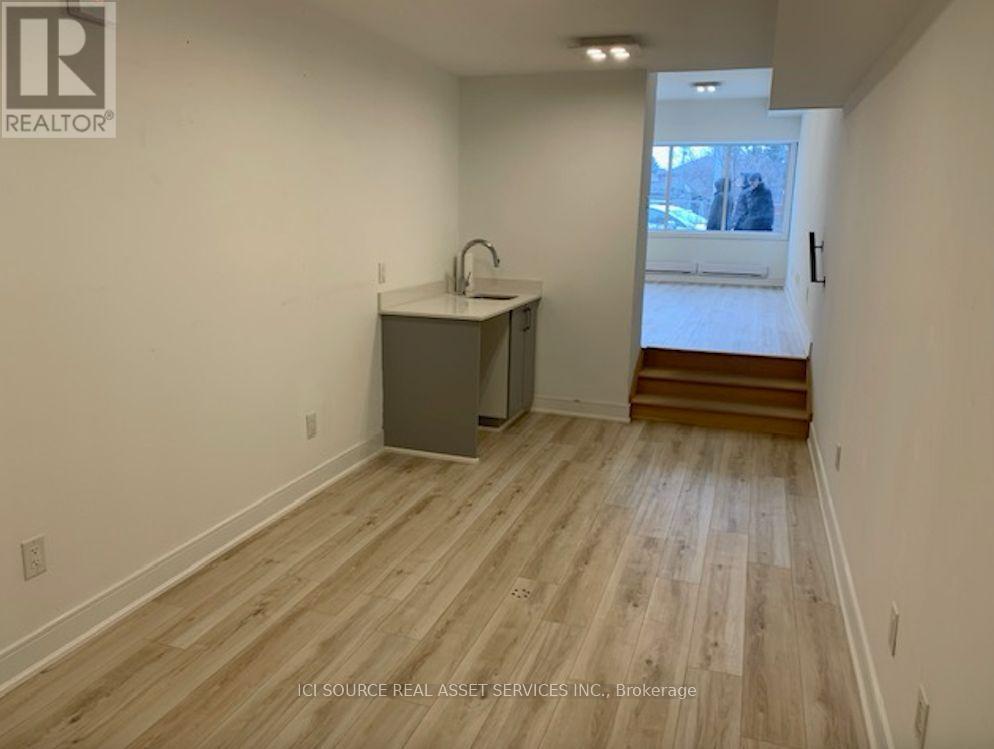 553 Lakeshore Road E, Mississauga, Ontario  L5G 0A9 - Photo 9 - W12475303