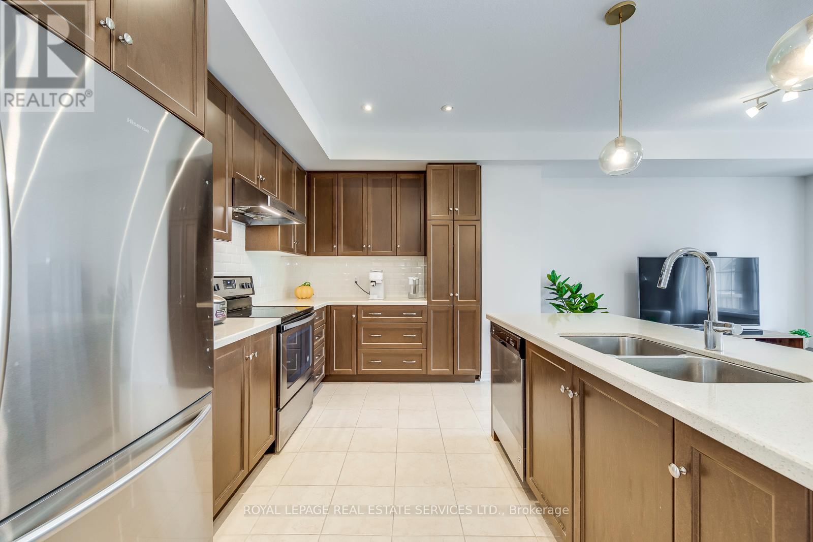 383 Grantham Common, Oakville, Ontario  L6H 0P8 - Photo 16 - W12475309