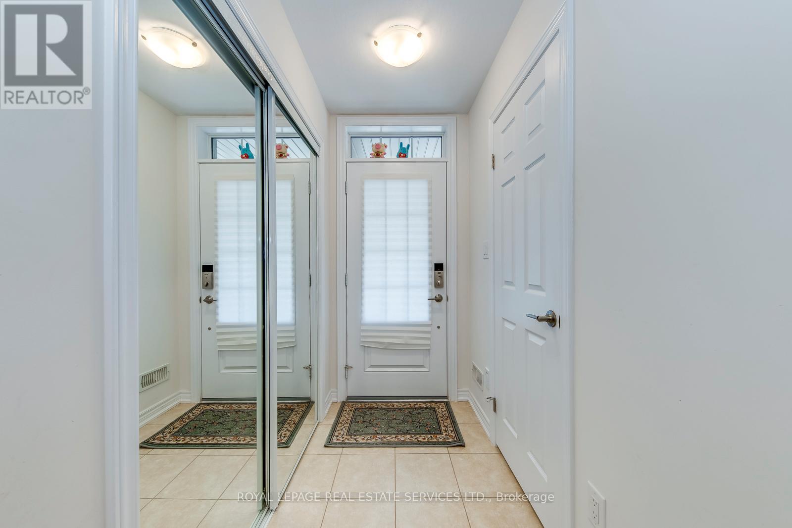 383 Grantham Common, Oakville, Ontario  L6H 0P8 - Photo 4 - W12475309