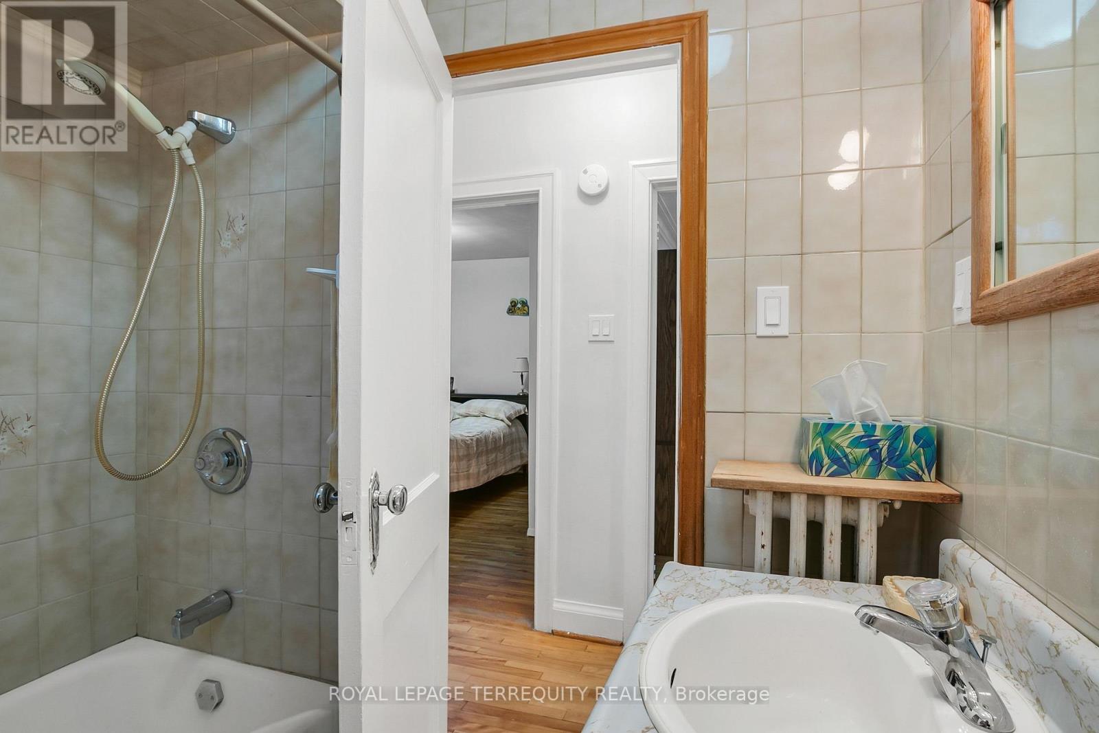 110 Cameron Avenue, Toronto (Keelesdale-Eglinton West), Ontario  M6M 1R3 - Photo 13 - W12475316
