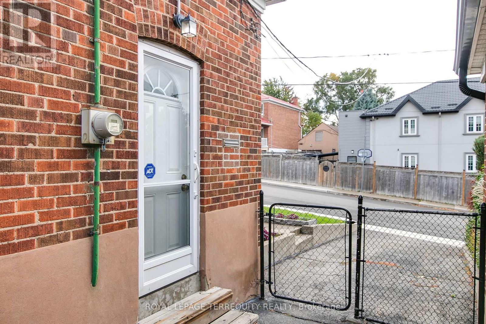110 Cameron Avenue, Toronto (Keelesdale-Eglinton West), Ontario  M6M 1R3 - Photo 24 - W12475316