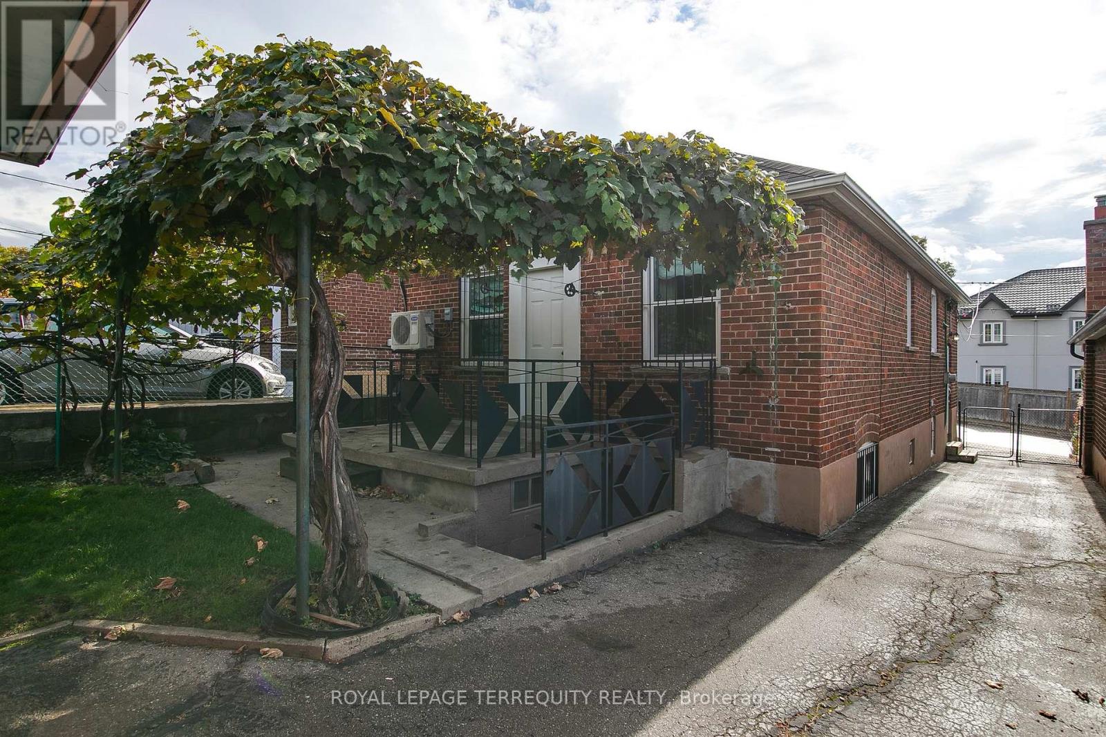 110 Cameron Avenue, Toronto (Keelesdale-Eglinton West), Ontario  M6M 1R3 - Photo 25 - W12475316