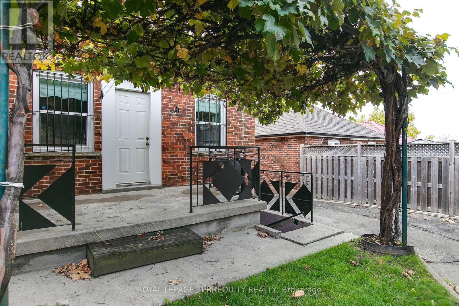 110 Cameron Avenue, Toronto (Keelesdale-Eglinton West), Ontario  M6M 1R3 - Photo 26 - W12475316