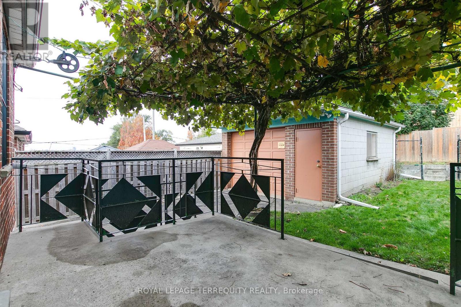 110 Cameron Avenue, Toronto (Keelesdale-Eglinton West), Ontario  M6M 1R3 - Photo 27 - W12475316