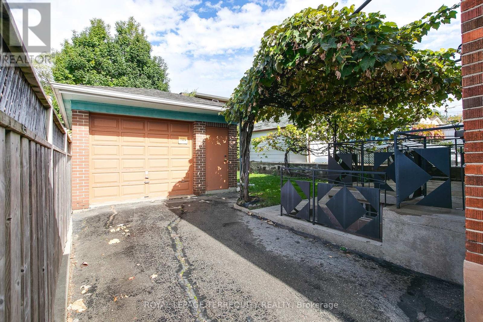 110 Cameron Avenue, Toronto (Keelesdale-Eglinton West), Ontario  M6M 1R3 - Photo 28 - W12475316