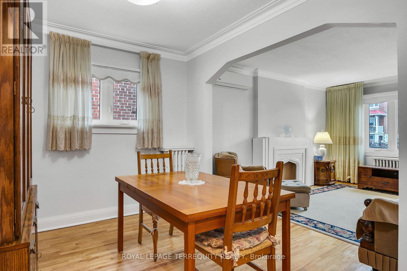 110 Cameron Avenue, Toronto (Keelesdale-Eglinton West), Ontario  M6M 1R3 - Photo 5 - W12475316