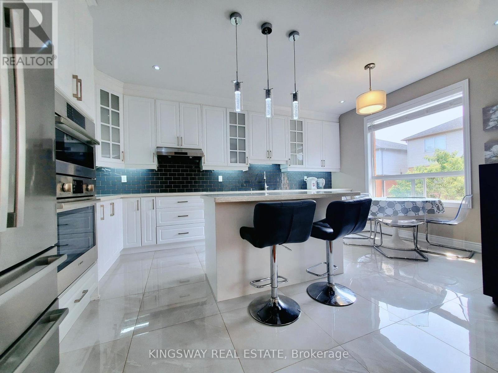 5156 Parkplace Circle, Mississauga, Ontario  L5V 2M2 - Photo 11 - W12475321