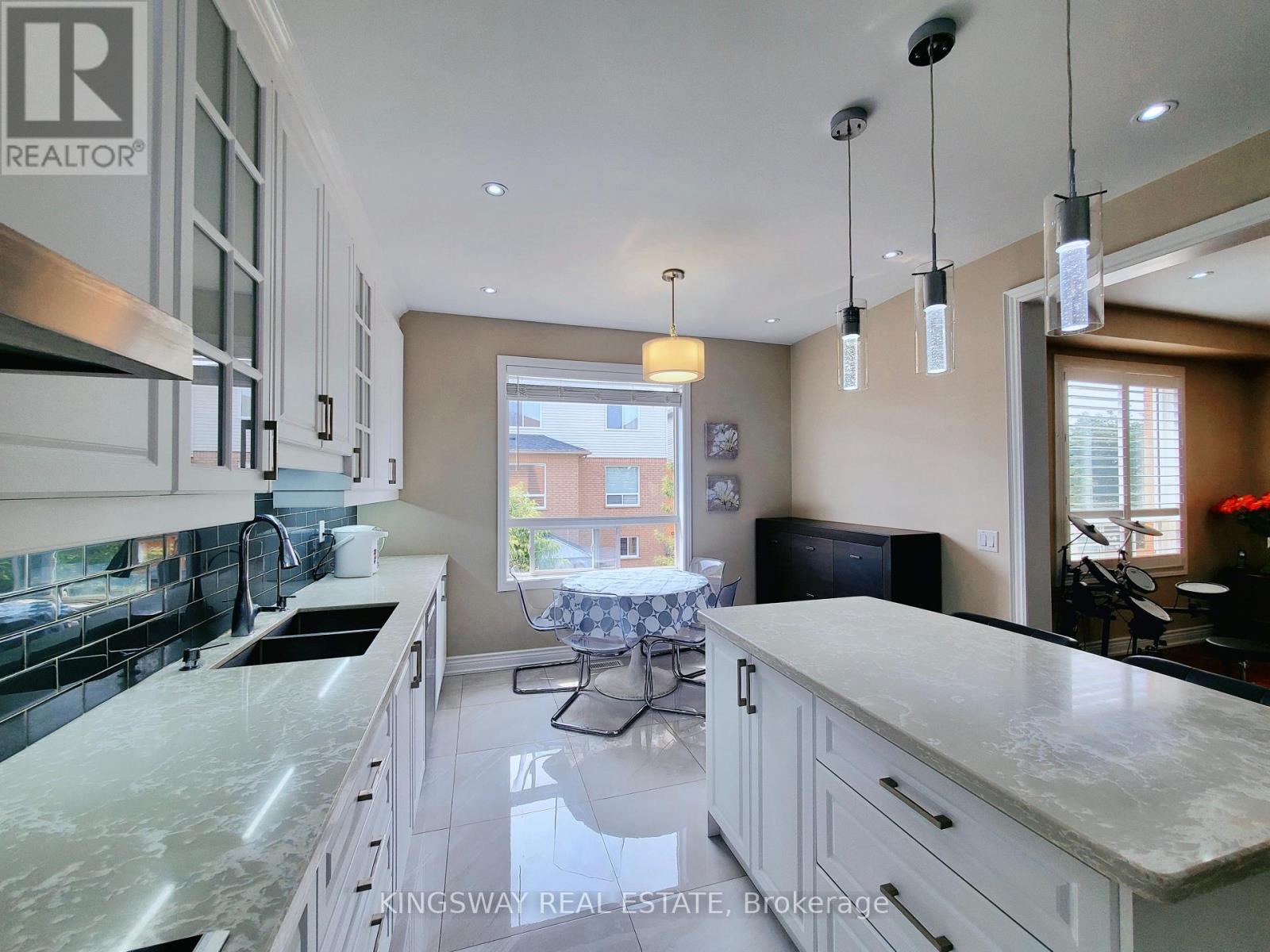 5156 Parkplace Circle, Mississauga, Ontario  L5V 2M2 - Photo 12 - W12475321
