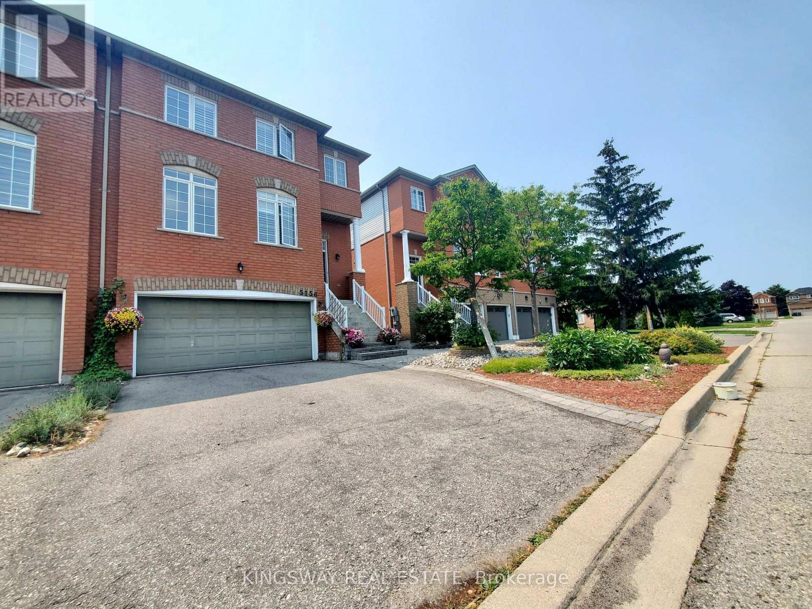 5156 Parkplace Circle, Mississauga, Ontario  L5V 2M2 - Photo 2 - W12475321