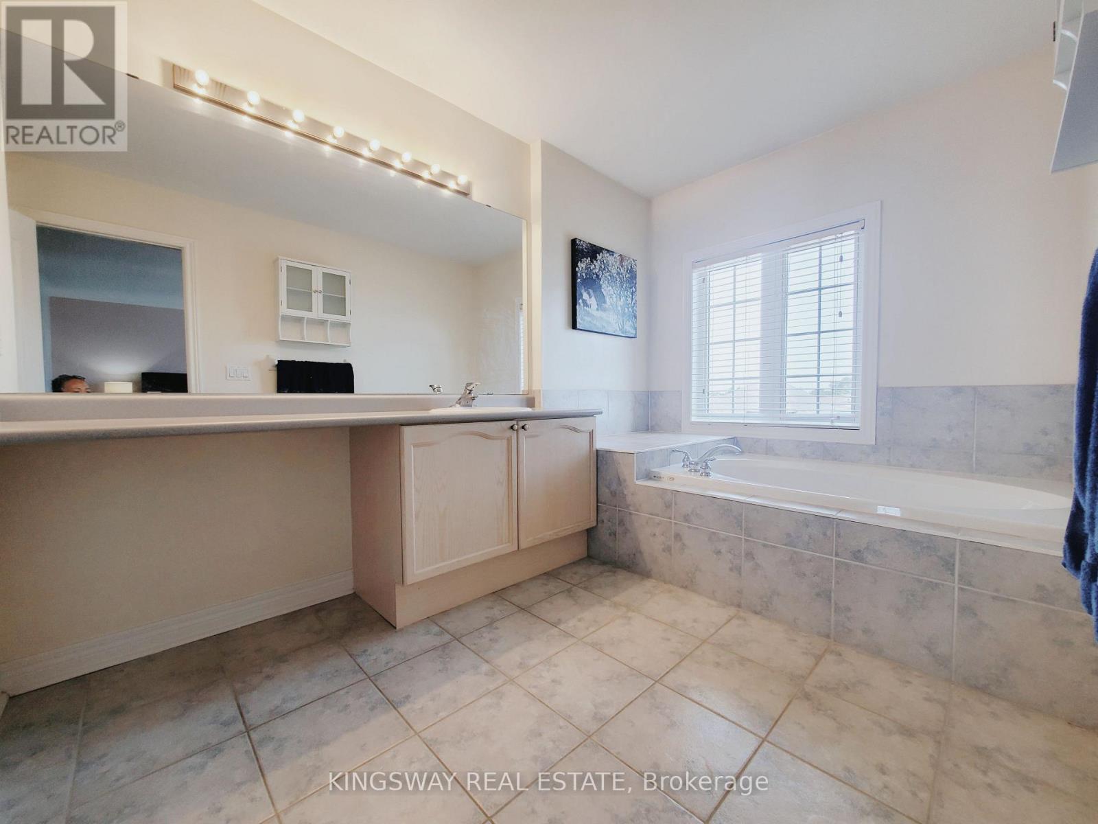 5156 Parkplace Circle, Mississauga, Ontario  L5V 2M2 - Photo 22 - W12475321