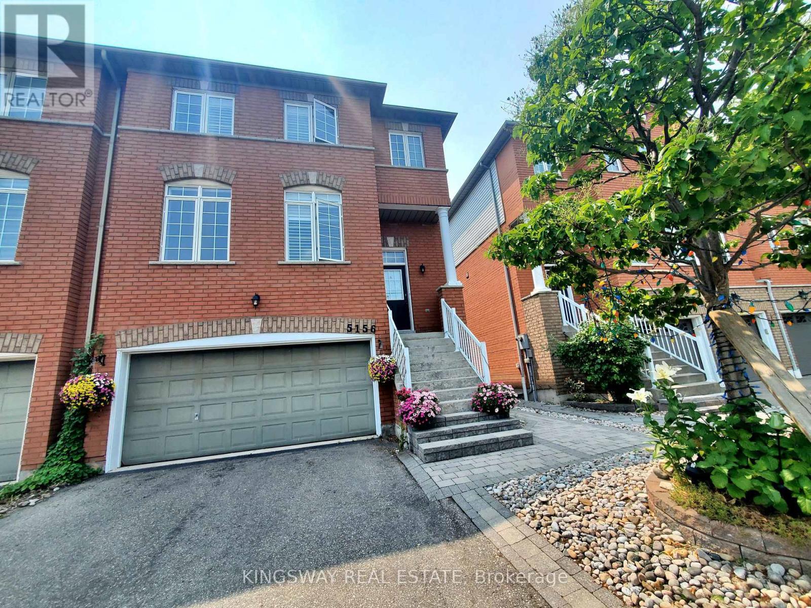 5156 Parkplace Circle, Mississauga, Ontario  L5V 2M2 - Photo 3 - W12475321