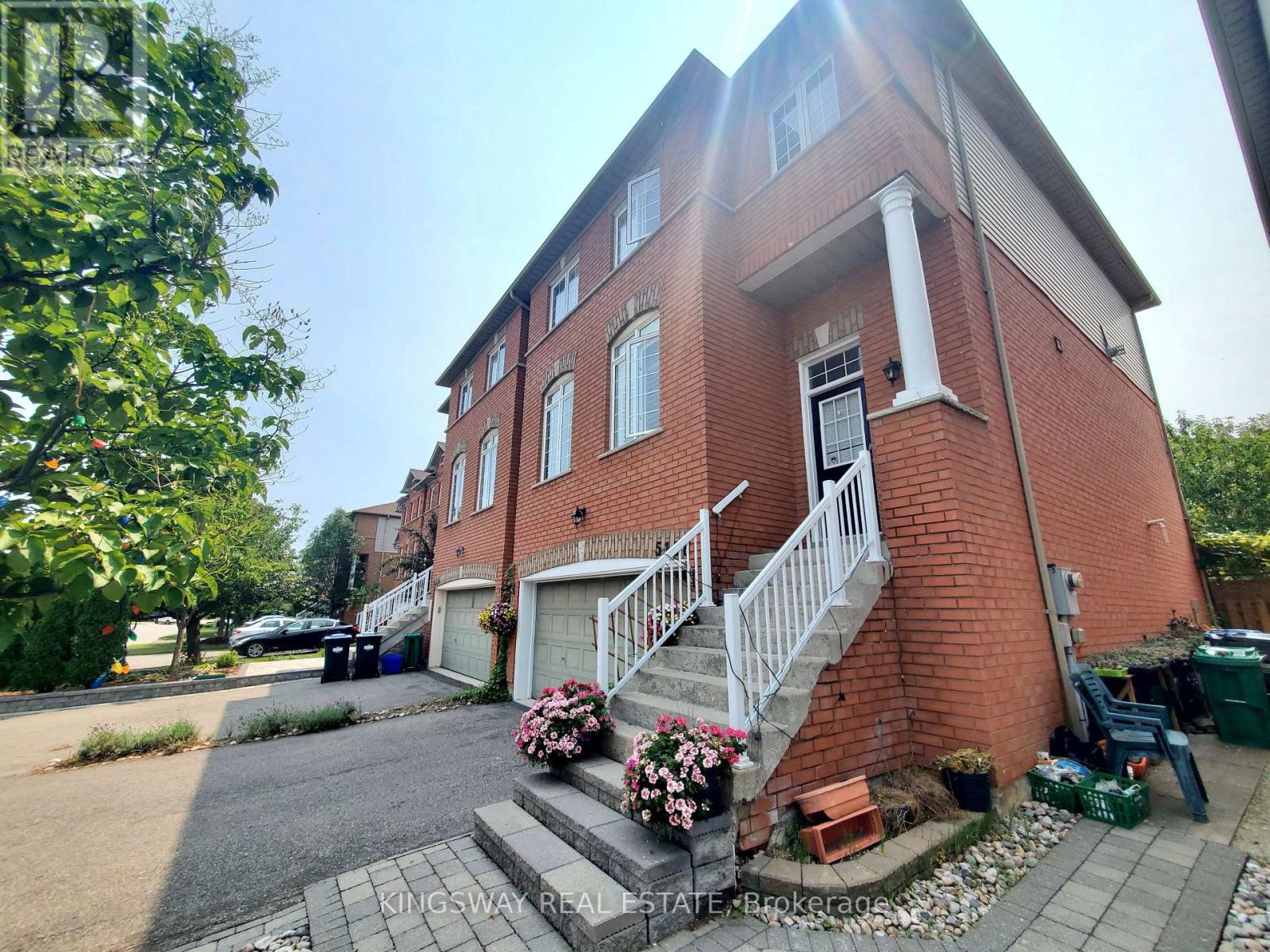 5156 Parkplace Circle, Mississauga, Ontario  L5V 2M2 - Photo 4 - W12475321