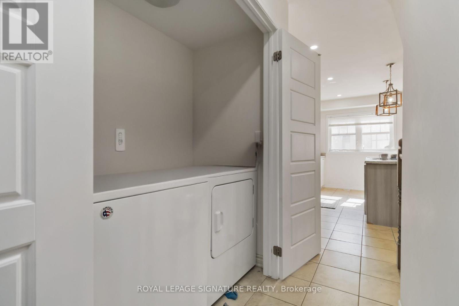 56 Frost Court, Milton, Ontario  L9E 1G2 - Photo 12 - W12475361