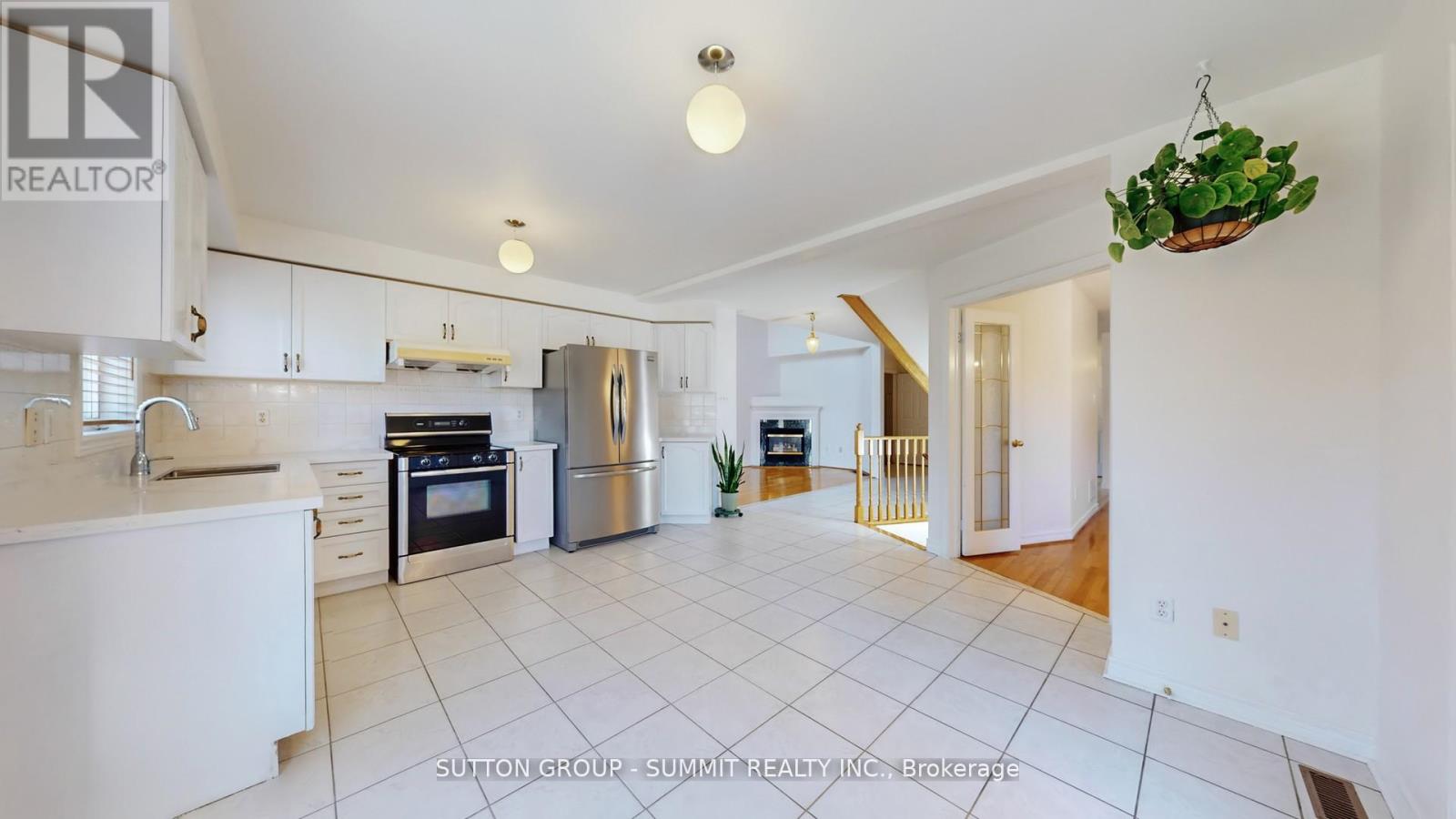 3391 Grand Park Drive, Mississauga (Fairview), Ontario  L5B 4E2 - Photo 12 - W12475378
