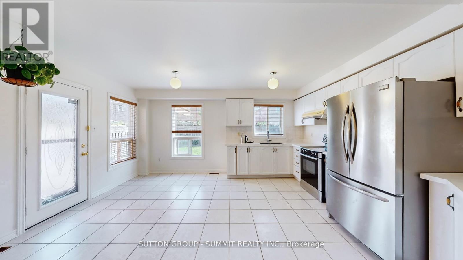 3391 Grand Park Drive, Mississauga (Fairview), Ontario  L5B 4E2 - Photo 17 - W12475378
