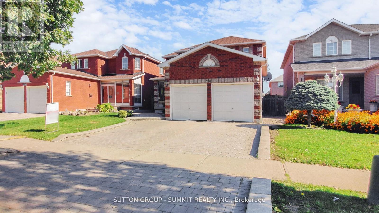 3391 Grand Park Drive, Mississauga (Fairview), Ontario  L5B 4E2 - Photo 3 - W12475378