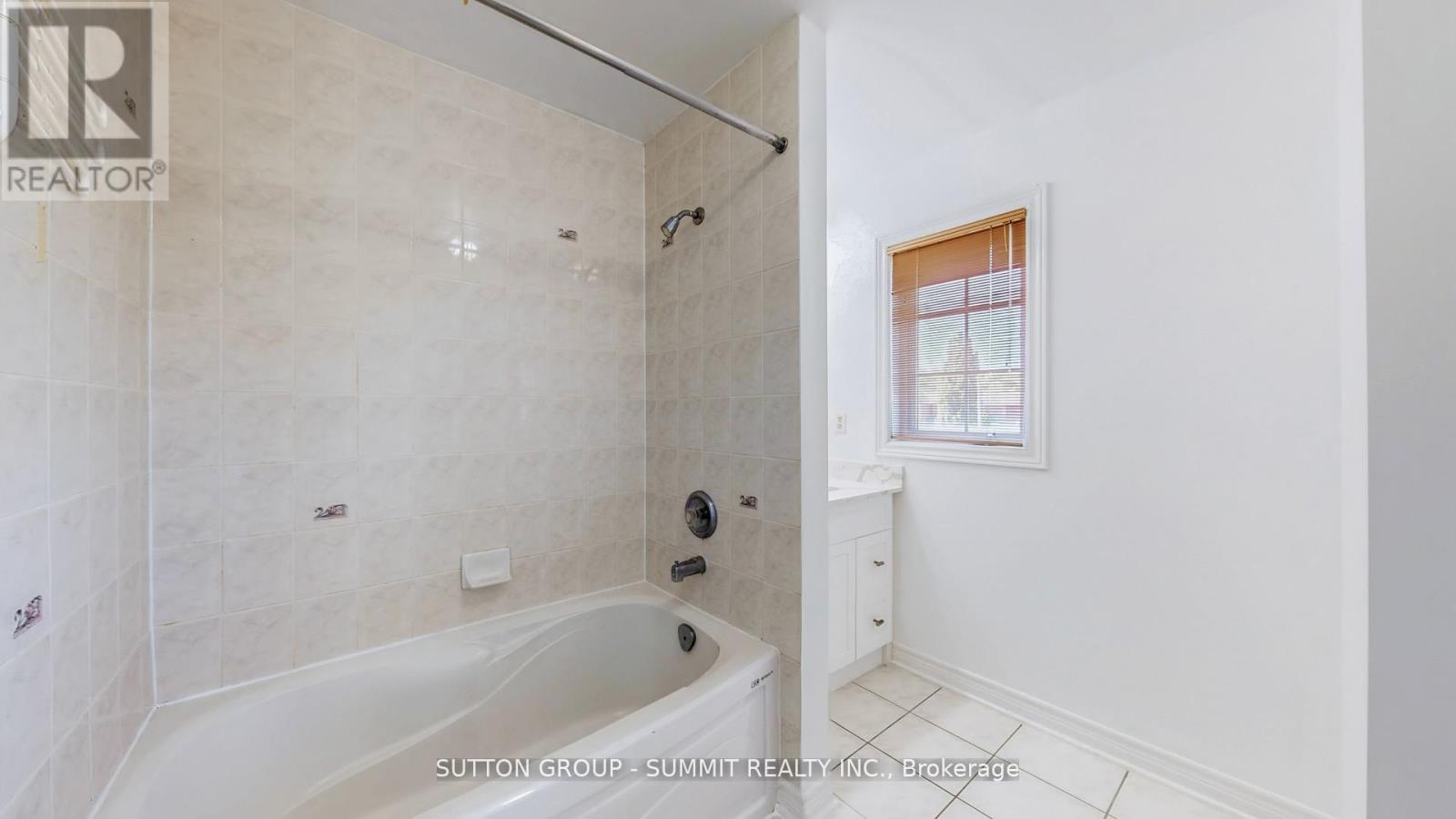 3391 Grand Park Drive, Mississauga (Fairview), Ontario  L5B 4E2 - Photo 31 - W12475378
