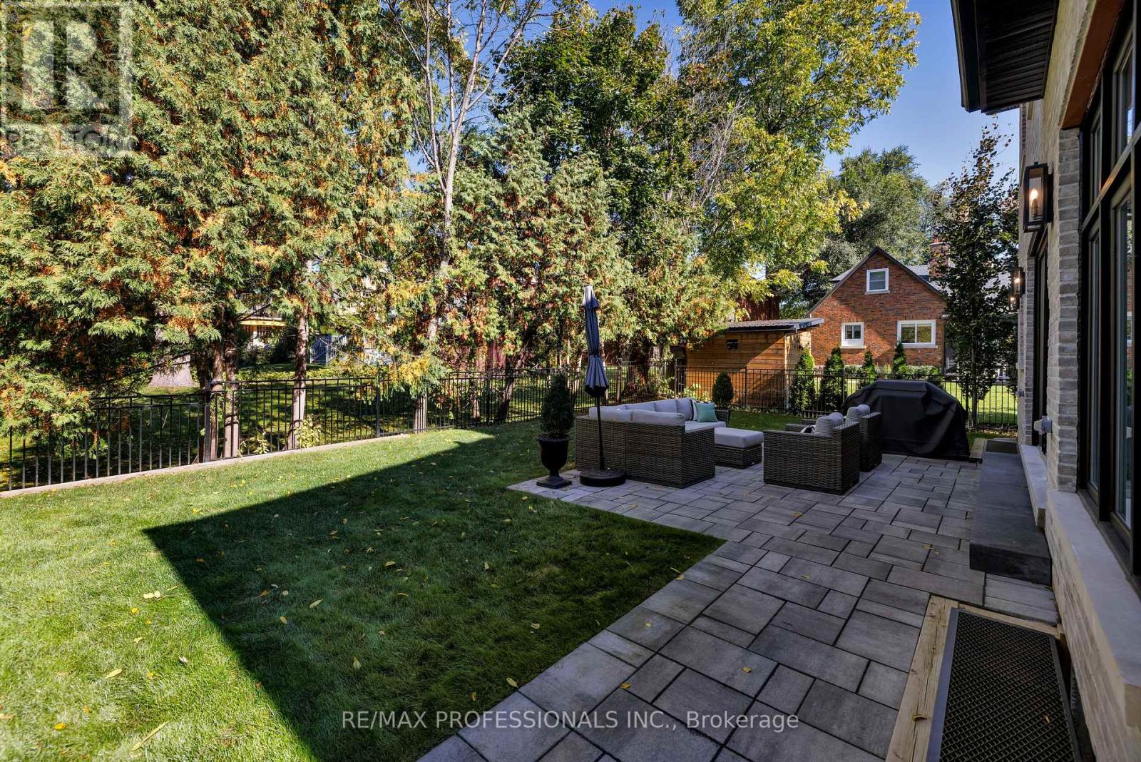 2b Fairway Road, Toronto, Ontario  M9A 5E9 - Photo 30 - W12475390