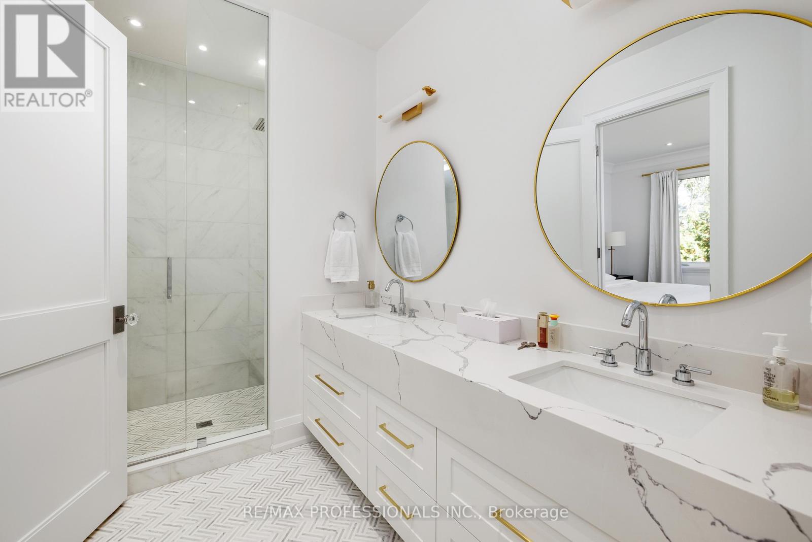 2b Fairway Road, Toronto, Ontario  M9A 5E9 - Photo 33 - W12475390