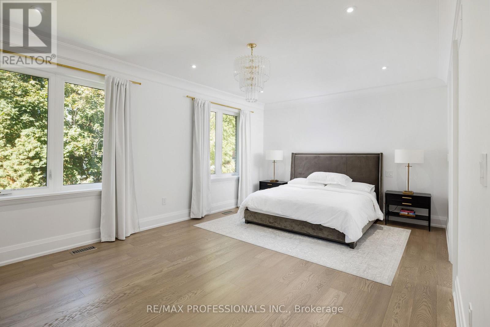 2b Fairway Road, Toronto, Ontario  M9A 5E9 - Photo 35 - W12475390