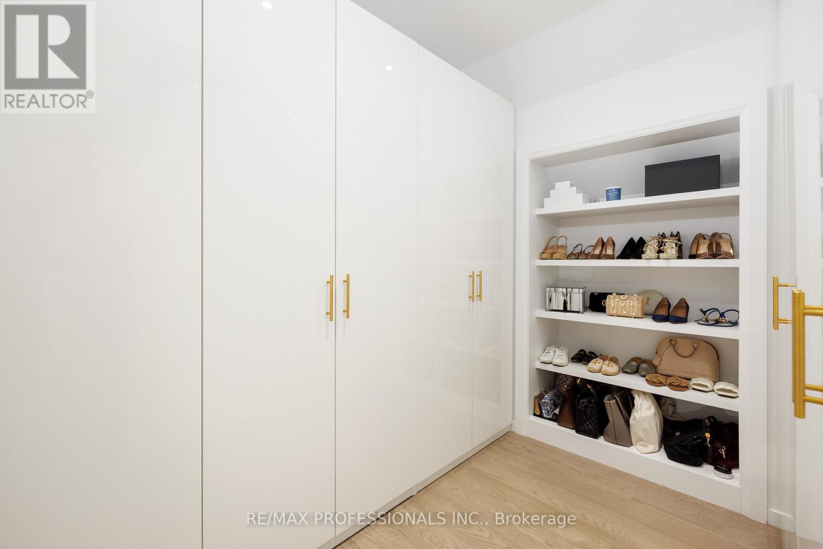 2b Fairway Road, Toronto, Ontario  M9A 5E9 - Photo 36 - W12475390