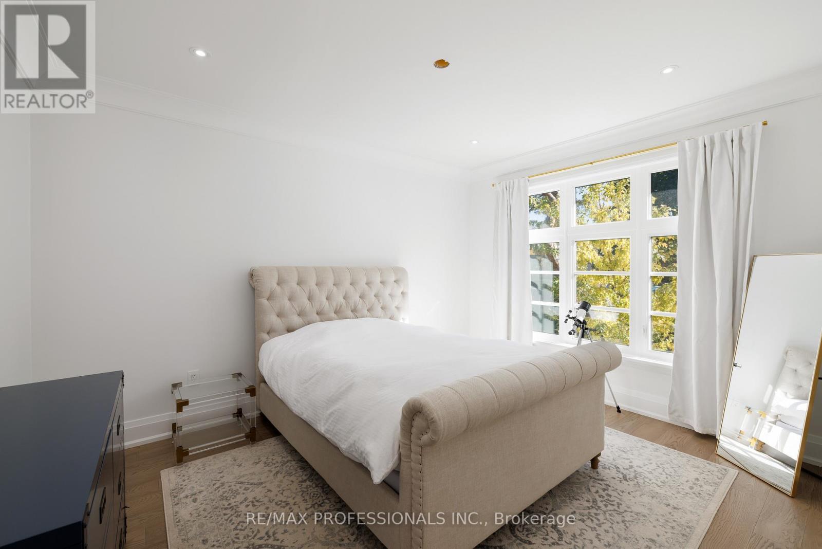 2b Fairway Road, Toronto, Ontario  M9A 5E9 - Photo 37 - W12475390