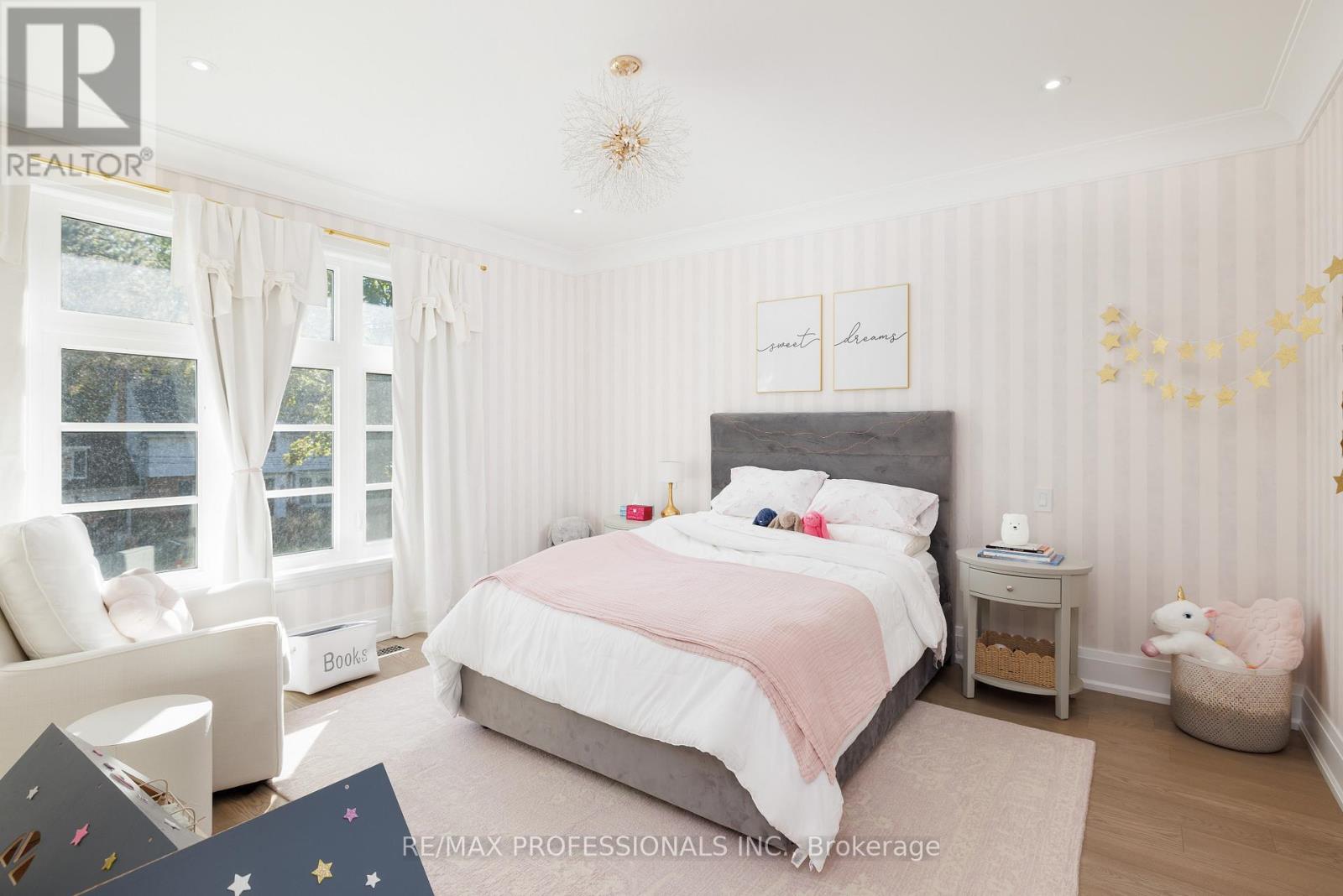 2b Fairway Road, Toronto, Ontario  M9A 5E9 - Photo 40 - W12475390