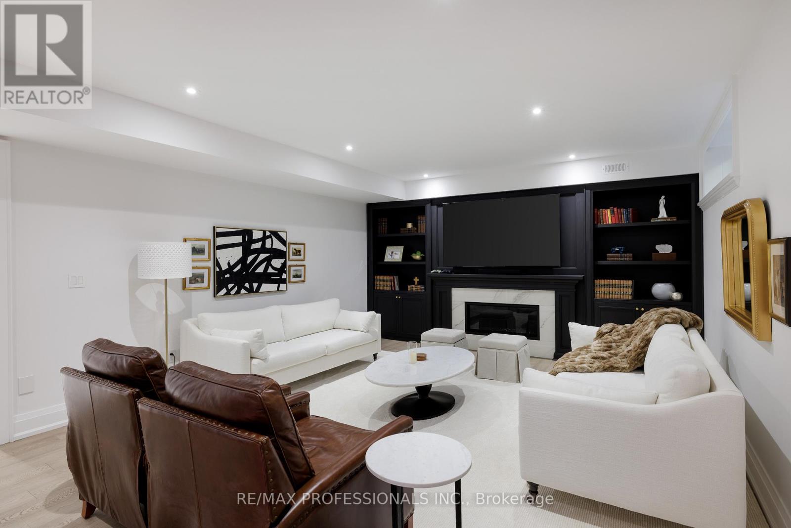 2b Fairway Road, Toronto, Ontario  M9A 5E9 - Photo 46 - W12475390