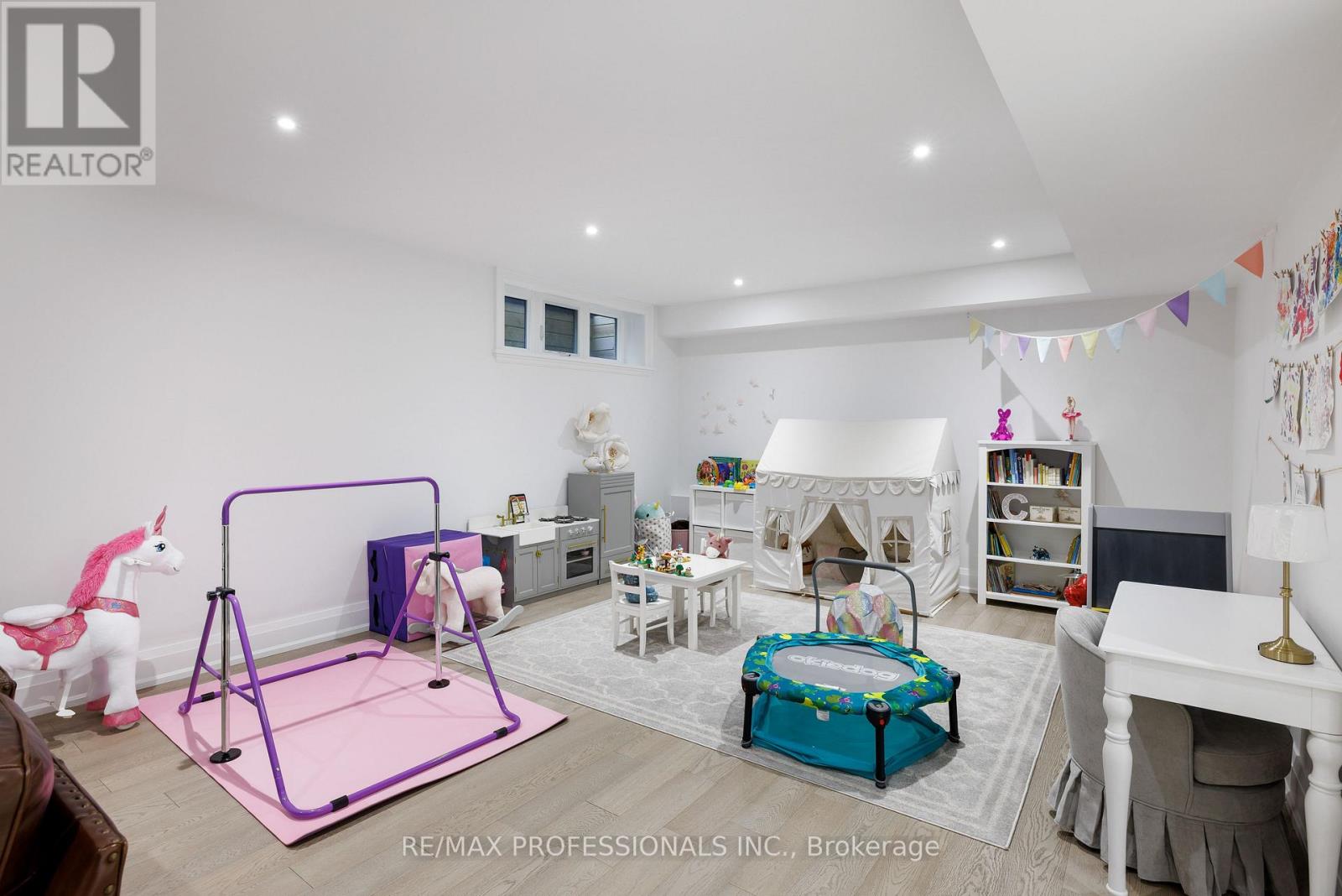 2b Fairway Road, Toronto, Ontario  M9A 5E9 - Photo 47 - W12475390