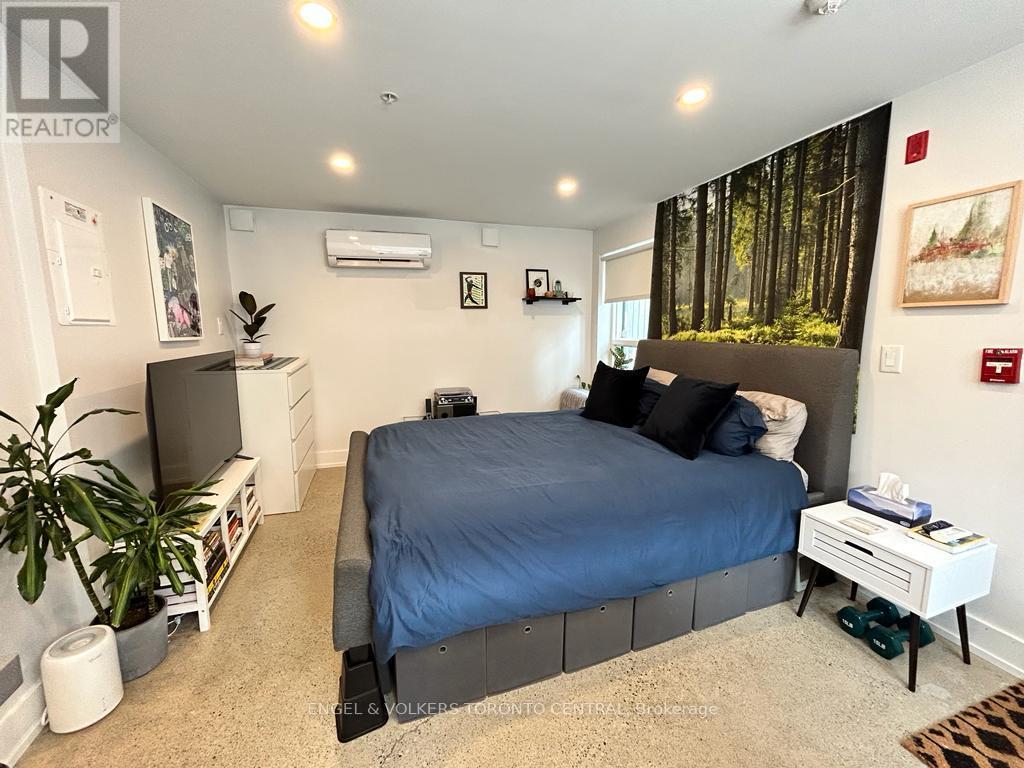 6 - 1553 Bloor Street W, Toronto, Ontario  M6P 1A5 - Photo 2 - W12475403