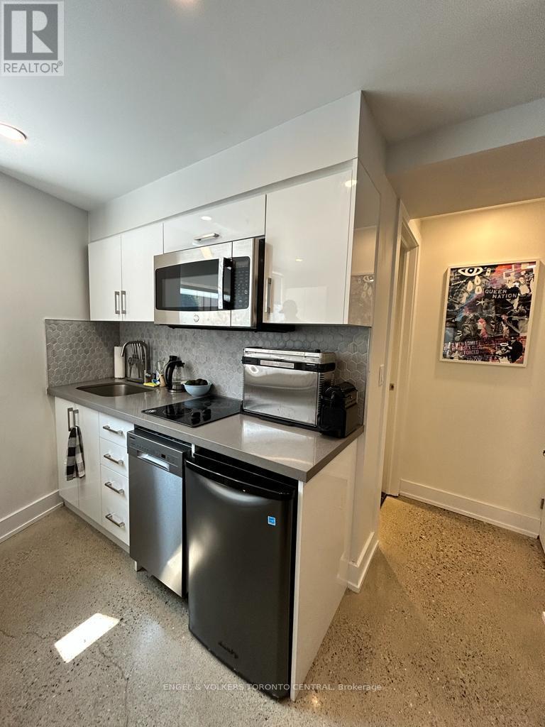6 - 1553 Bloor Street W, Toronto, Ontario  M6P 1A5 - Photo 3 - W12475403