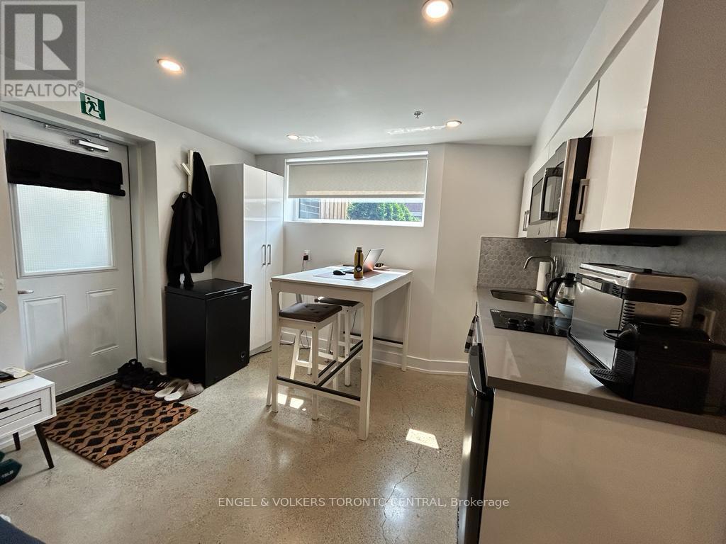 6 - 1553 Bloor Street W, Toronto, Ontario  M6P 1A5 - Photo 4 - W12475403