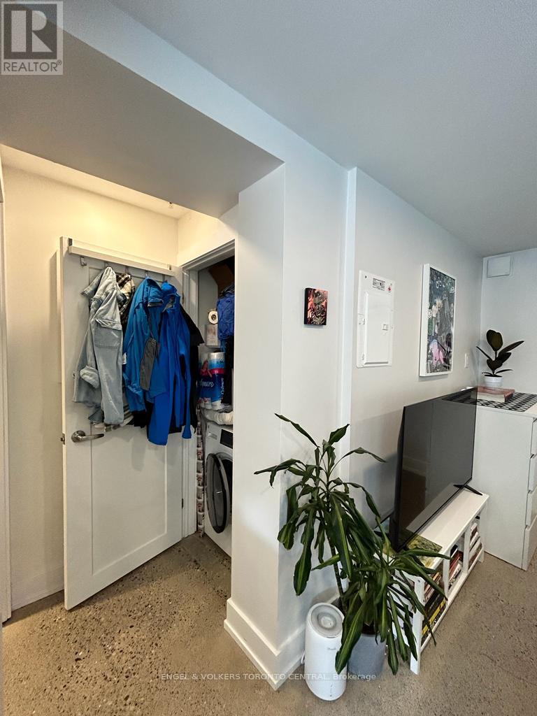 6 - 1553 Bloor Street W, Toronto, Ontario  M6P 1A5 - Photo 6 - W12475403