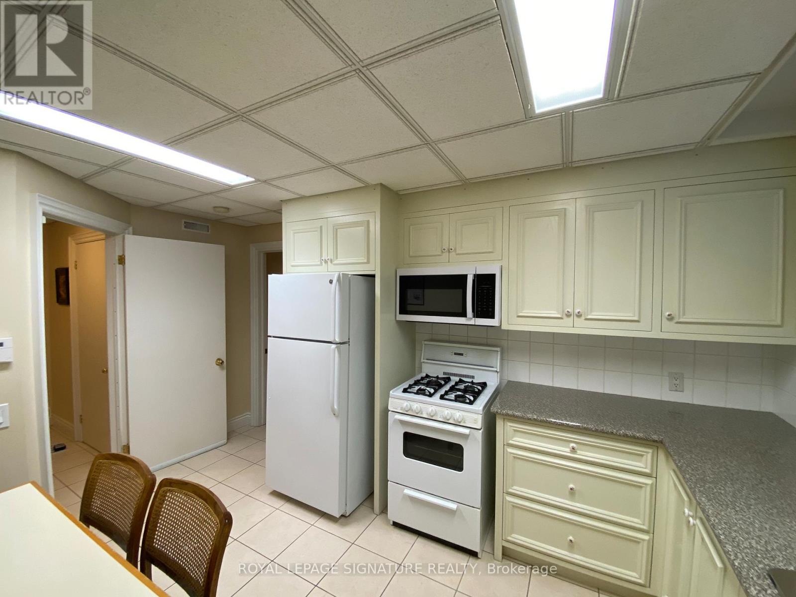 Bsmt - 98 Westmoreland Avenue, Toronto, Ontario  M6H 2Z7 - Photo 4 - W12475415