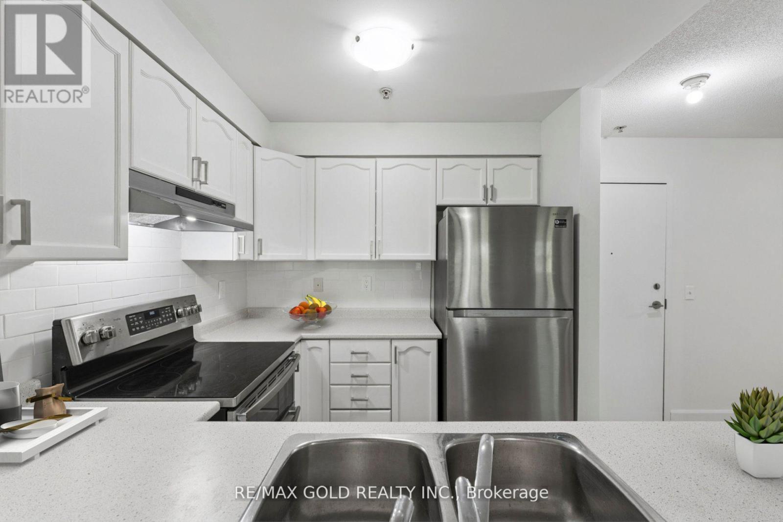 2104 - 6 Dayspring Circle, Brampton, Ontario  L6P 2Z6 - Photo 11 - W12475419
