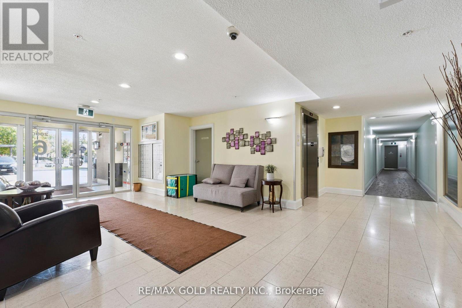 2104 - 6 Dayspring Circle, Brampton, Ontario  L6P 2Z6 - Photo 3 - W12475419