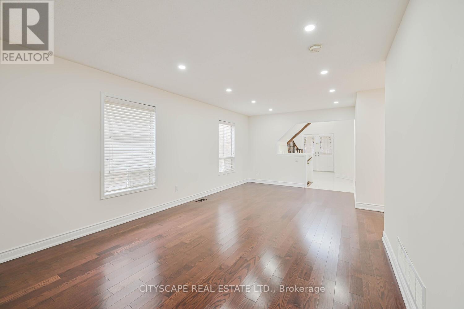 3938 Burdette Terrace, Mississauga, Ontario  L5M 0J2 - Photo 11 - W12475430