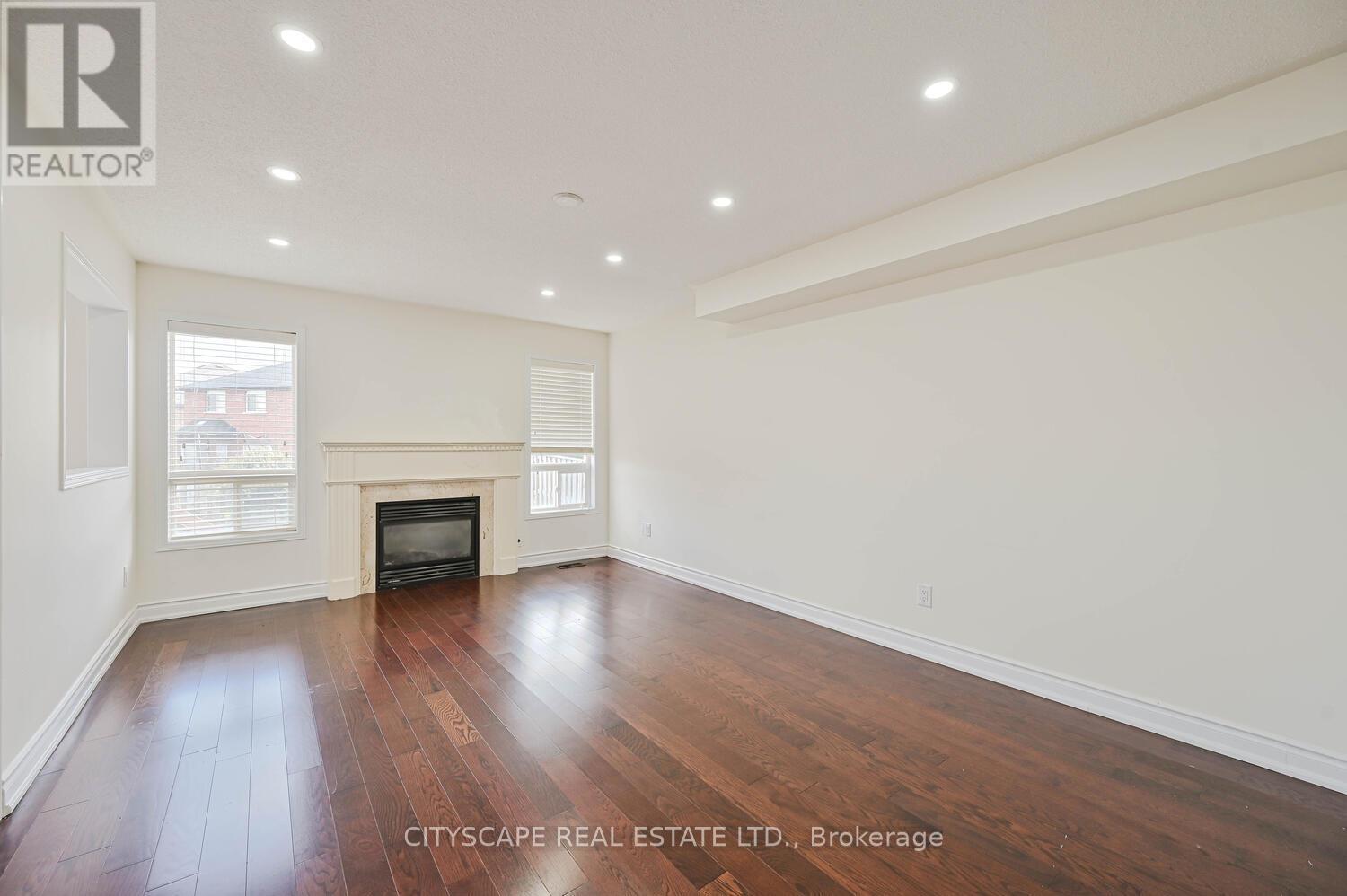 3938 Burdette Terrace, Mississauga, Ontario  L5M 0J2 - Photo 13 - W12475430