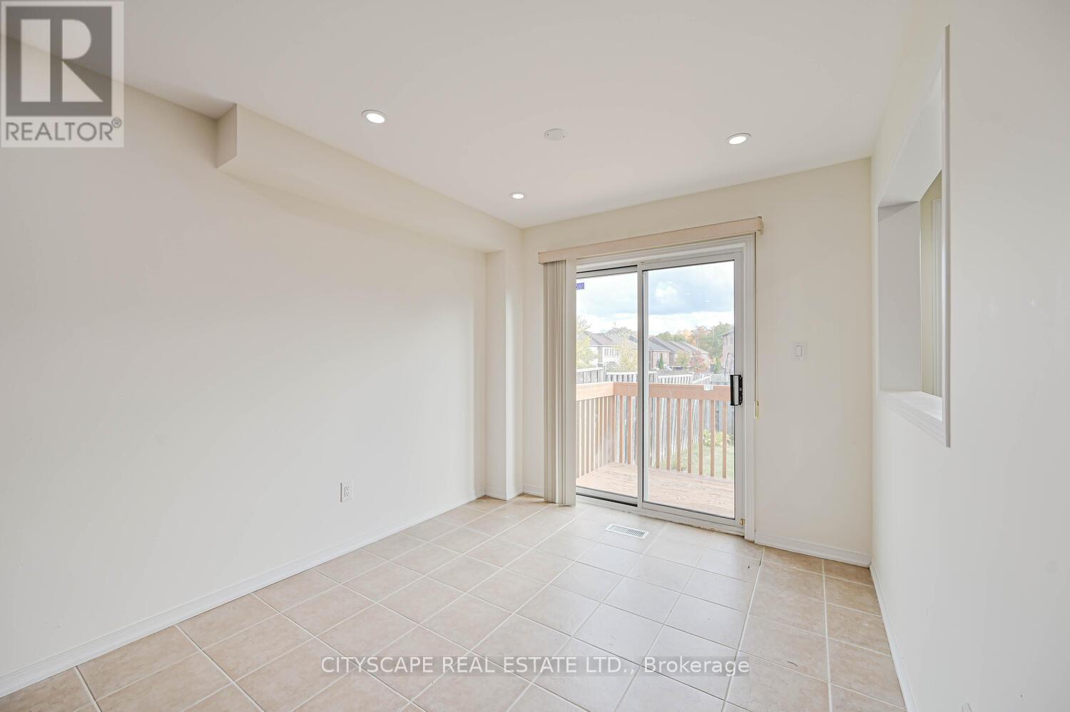 3938 Burdette Terrace, Mississauga, Ontario  L5M 0J2 - Photo 22 - W12475430