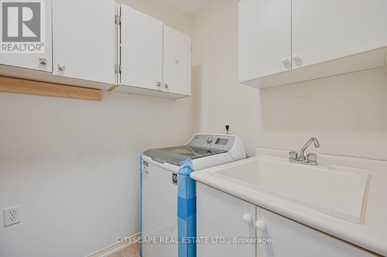 3938 Burdette Terrace, Mississauga, Ontario  L5M 0J2 - Photo 24 - W12475430